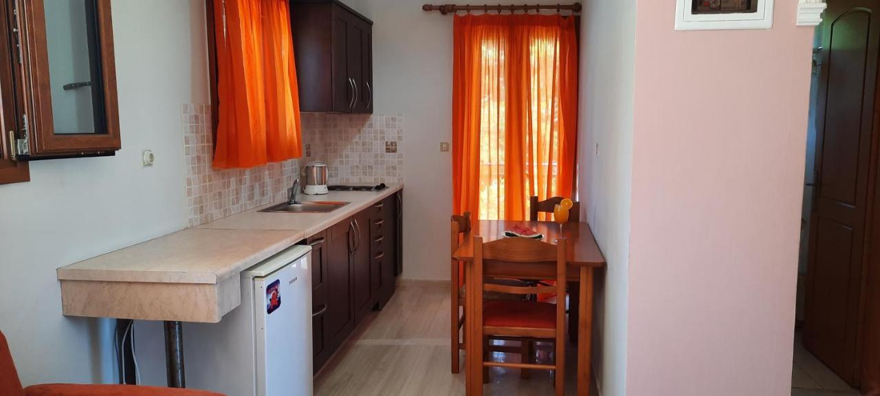 Nikos Apartments อาร์ริลลาส ภายนอก รูปภาพ
