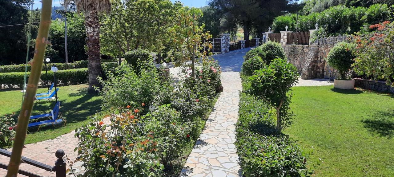 Nikos Apartments อาร์ริลลาส ภายนอก รูปภาพ